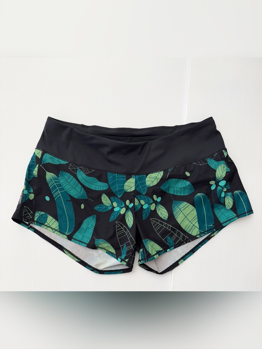 Oiselle Women’s Roga Black Green Leaf Print Active Running Shorts - 6